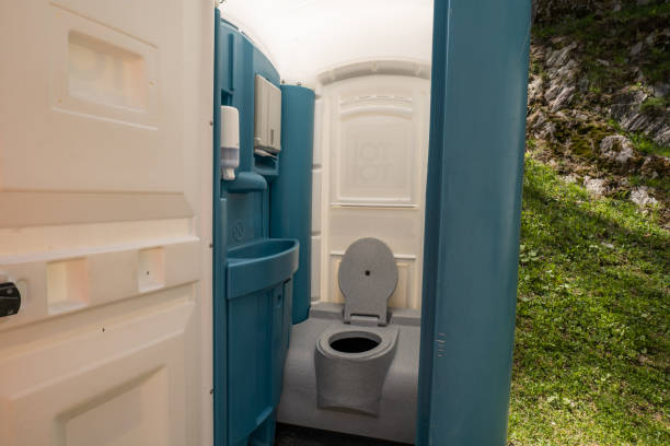 Best Porta potty rental near me  in Mont Belvieu, TX